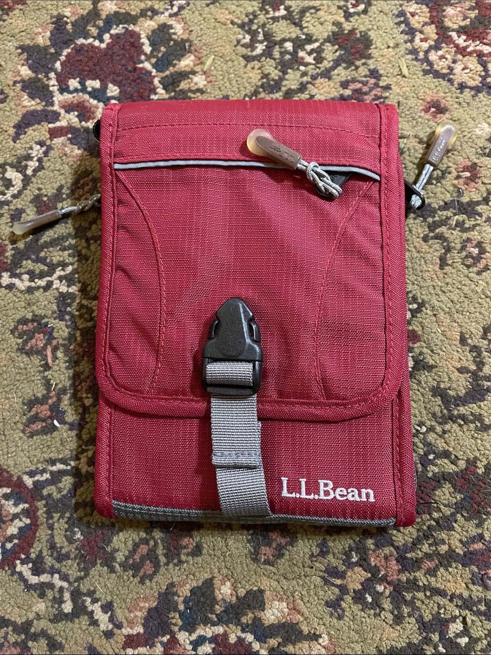 L.L.Bean Travel Wallet #0HKY5 Belt Loop Zippers 100% Nylon Maroon/Grey/ Black